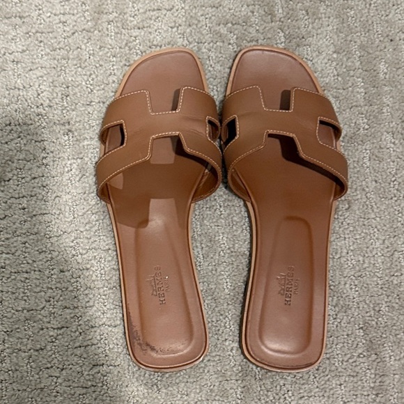 Hermes Oran Sandals Gold/Tan 38.5 - Picture 1 of 9